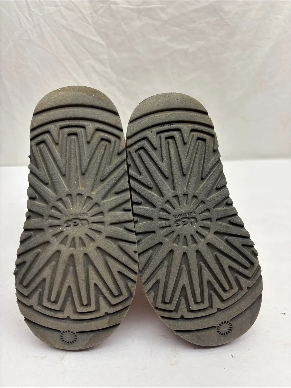 UGG Classic Short Boots size 10 toddler girl, box 72